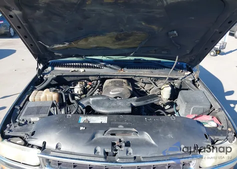 2001 Chevrolet Suburban C1500 z USA, uszkodzony, nr VIN 1GNEC16T71J245188